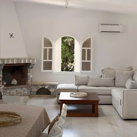 Artemis In Small Kounoupi Porto Heli